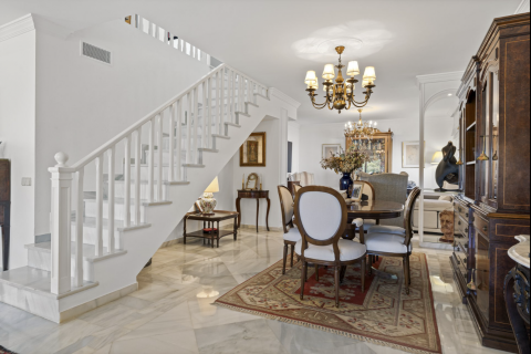 Townhouse for sale Nueva Andalucia, Malaga, Spain 4 bedrooms, 255 sq.m. No. 109653 - photo 18