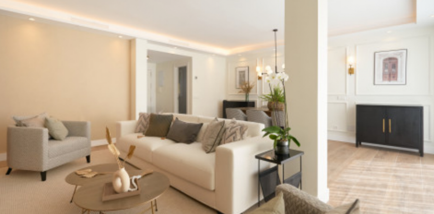 Townhouse Benahavis, Malaga, Spain 3 bedrooms, 240 sq.m. No. 109593