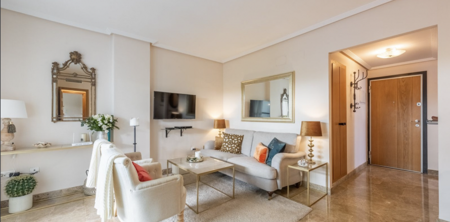 Dzīvoklis Estepona, Malaga, Spānijā 2 istabas, 110 m2 Nr. 109591