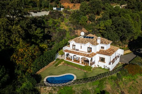 House for sale Benahavis, Malaga, Spain 4 bedrooms, 519 sq.m. No. 109648 - photo 1