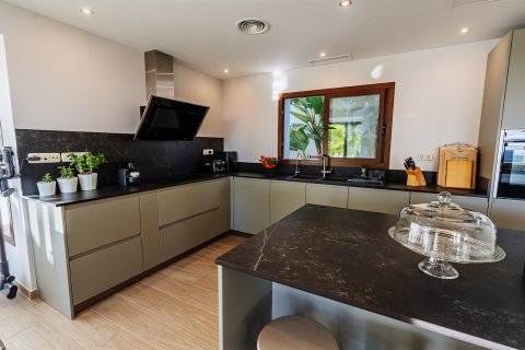 House for sale Benahavis, Malaga, Spain 4 bedrooms, 519 sq.m. No. 109648 - photo 13
