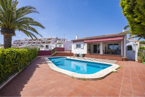 Villa i Es Castell, Menorca, Spanien 4 sovrum, 217 kvm. Nr. 168031