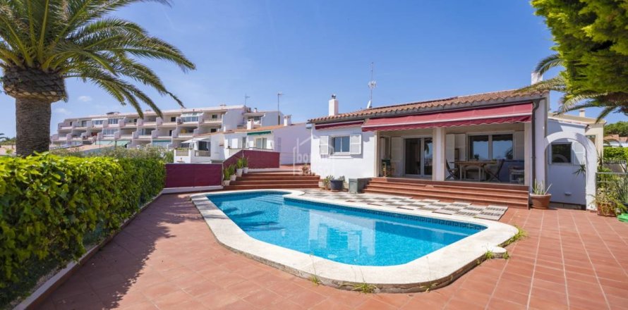 Villa i Es Castell, Menorca, Spanien 4 sovrum, 217 kvm. Nr. 168031