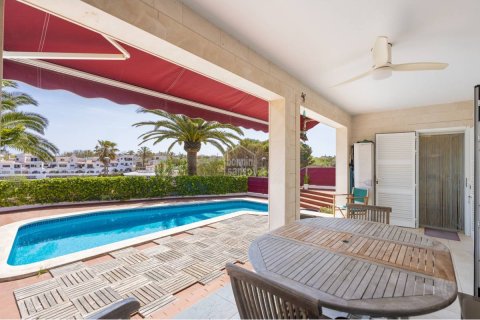 Villa till salu i Es Castell, Menorca, Spanien 4 sovrum, 217 kvm. Nr. 168031 - foto 4