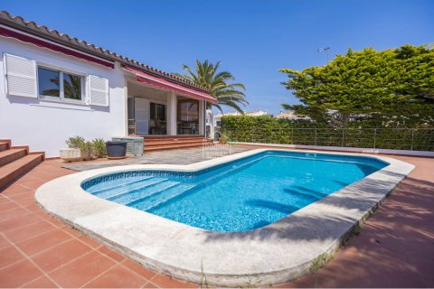 Villa till salu i Es Castell, Menorca, Spanien 4 sovrum, 217 kvm. Nr. 168031 - foto 3