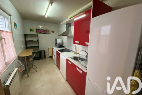 Apartment in Villaquilambre, Leon, Spain 2 bedrooms, 75 sq.m. No. 185153