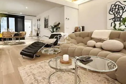 Huoneisto Barcelona, Espanja 3 makuuhuonetta, 156 m2 No. 161365