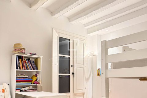 Lägenhet för uthyrning i Barcelona, Spanien 3 sovrum, 156 kvm. Nr. 161365 - foto 20