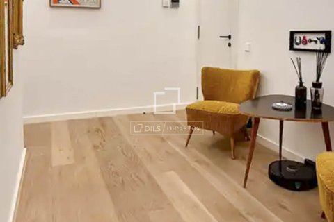 Lägenhet för uthyrning i Barcelona, Spanien 3 sovrum, 156 kvm. Nr. 161365 - foto 12