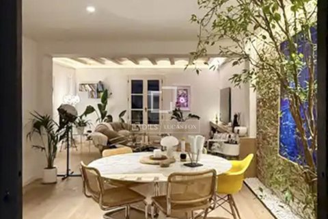 Lägenhet för uthyrning i Barcelona, Spanien 3 sovrum, 156 kvm. Nr. 161365 - foto 5