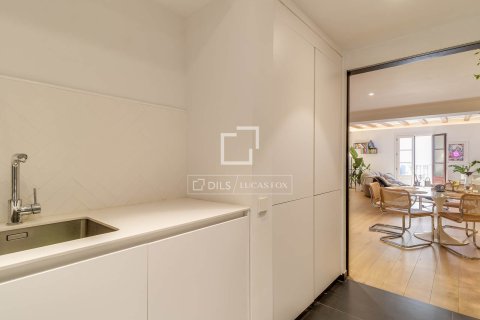 Lägenhet för uthyrning i Barcelona, Spanien 3 sovrum, 156 kvm. Nr. 161365 - foto 8