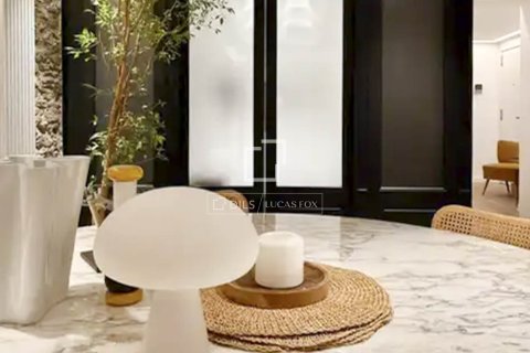 Lägenhet för uthyrning i Barcelona, Spanien 3 sovrum, 156 kvm. Nr. 161365 - foto 7