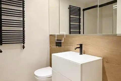 Lägenhet för uthyrning i Barcelona, Spanien 3 sovrum, 156 kvm. Nr. 161365 - foto 24