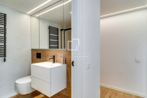 Lägenhet för uthyrning i Barcelona, Spanien 3 sovrum, 156 kvm. Nr. 161365 - foto 25