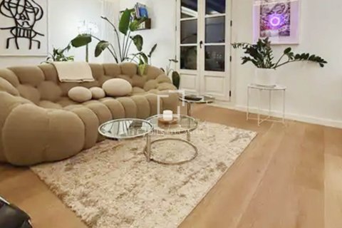 Lägenhet för uthyrning i Barcelona, Spanien 3 sovrum, 156 kvm. Nr. 161365 - foto 4