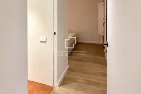 Lägenhet för uthyrning i Barcelona, Spanien 3 sovrum, 156 kvm. Nr. 161365 - foto 25
