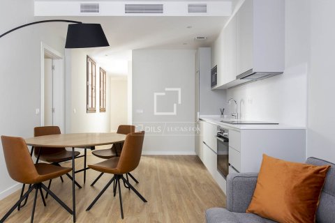 Lägenhet för uthyrning i Barcelona, Spanien 2 sovrum, 72 kvm. Nr. 161367 - foto 2