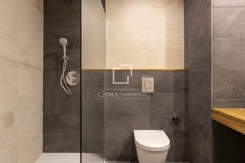 Lägenhet för uthyrning i Barcelona, Spanien 2 sovrum, 72 kvm. Nr. 161367 - foto 12