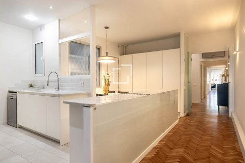 Lägenhet för uthyrning i Barcelona, Spanien 2 sovrum, 185 kvm. Nr. 161364 - foto 11