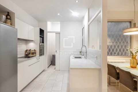 Lägenhet för uthyrning i Barcelona, Spanien 2 sovrum, 185 kvm. Nr. 161364 - foto 12