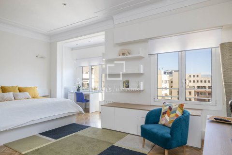 Lägenhet för uthyrning i Barcelona, Spanien 2 sovrum, 185 kvm. Nr. 161364 - foto 17