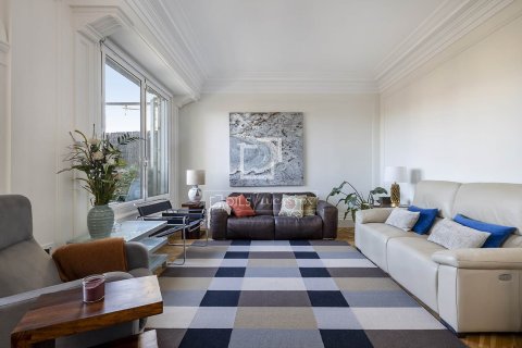 Lägenhet för uthyrning i Barcelona, Spanien 2 sovrum, 185 kvm. Nr. 161364 - foto 2