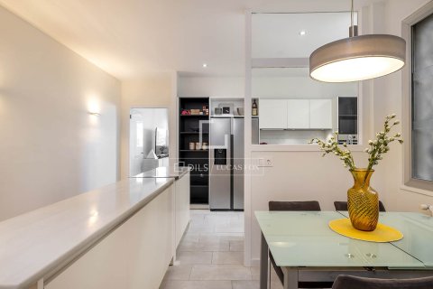 Lägenhet för uthyrning i Barcelona, Spanien 2 sovrum, 185 kvm. Nr. 161364 - foto 15