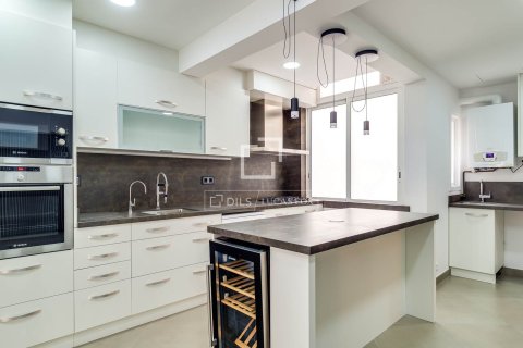 Lägenhet för uthyrning i Barcelona, Spanien 4 sovrum, 168 kvm. Nr. 161369 - foto 8