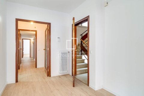 Lägenhet för uthyrning i Barcelona, Spanien 4 sovrum, 168 kvm. Nr. 161369 - foto 16