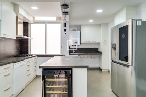 Lägenhet för uthyrning i Barcelona, Spanien 4 sovrum, 168 kvm. Nr. 161369 - foto 11