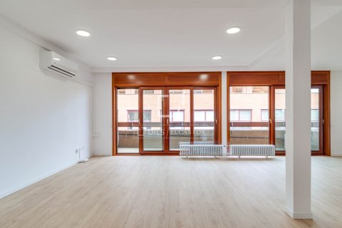 Lägenhet för uthyrning i Barcelona, Spanien 4 sovrum, 168 kvm. Nr. 161369 - foto 4