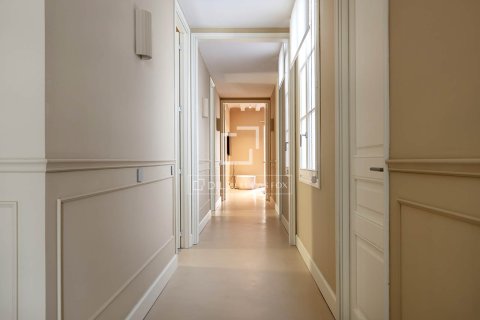 Lägenhet för uthyrning i Barcelona, Spanien 3 sovrum, 250 kvm. Nr. 161368 - foto 13