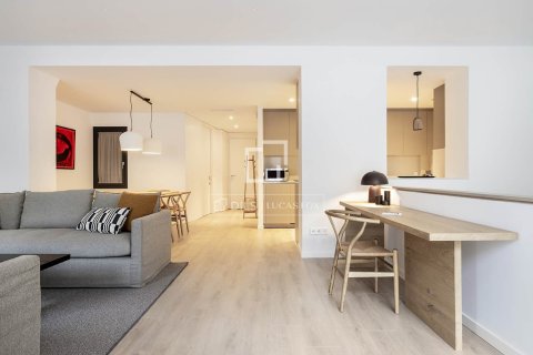 Lägenhet för uthyrning i Barcelona, Spanien 3 sovrum, 238 kvm. Nr. 161366 - foto 4