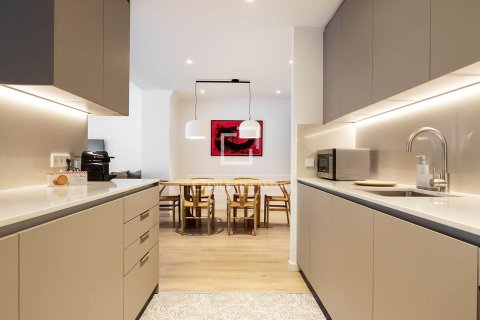 Lägenhet för uthyrning i Barcelona, Spanien 3 sovrum, 238 kvm. Nr. 161366 - foto 15