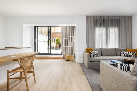 Lägenhet för uthyrning i Barcelona, Spanien 3 sovrum, 238 kvm. Nr. 161366 - foto 2