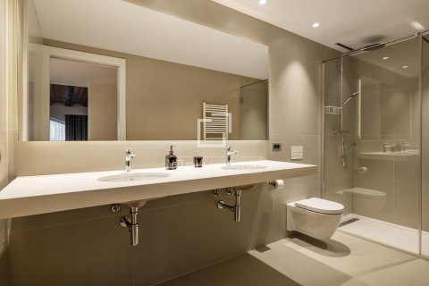 Lägenhet för uthyrning i Barcelona, Spanien 1 sovrum, 173 kvm. Nr. 161370 - foto 21