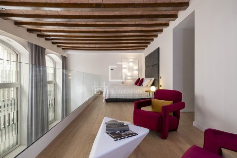 Lägenhet för uthyrning i Barcelona, Spanien 1 sovrum, 173 kvm. Nr. 161370 - foto 15