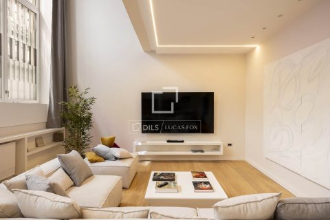 Lägenhet för uthyrning i Barcelona, Spanien 1 sovrum, 173 kvm. Nr. 161370 - foto 4