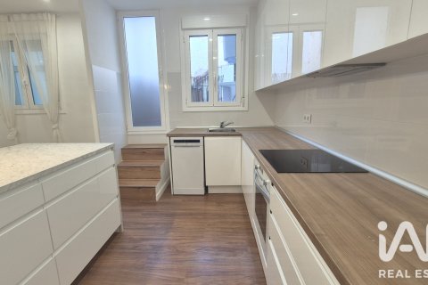 Apartment for sale in El Vendrell, Tarragona, Spain 3 bedrooms, 140 sq.m. No. 188262 - photo 2