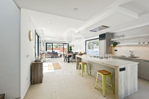 Villa à vendre à Empuriabrava, Girona, Espagne, 4 chambres, 252 m2 No. 178511 - photo 4