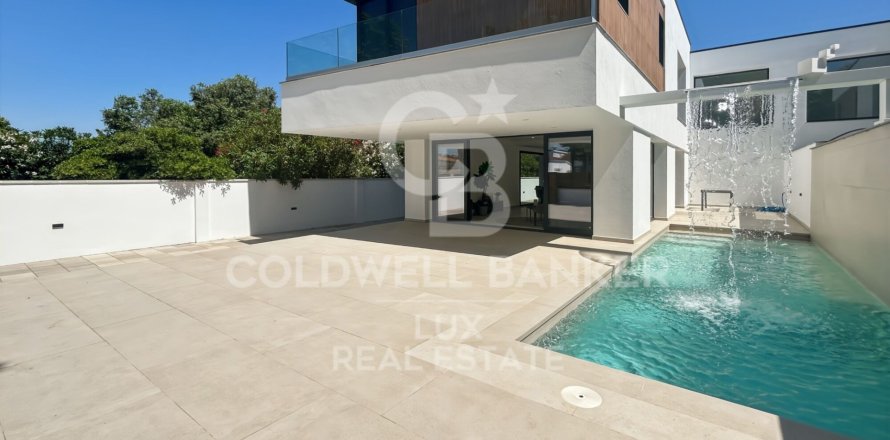 Villa à Empuriabrava, Girona, Espagne 4 chambres, 252 m2 No. 178511