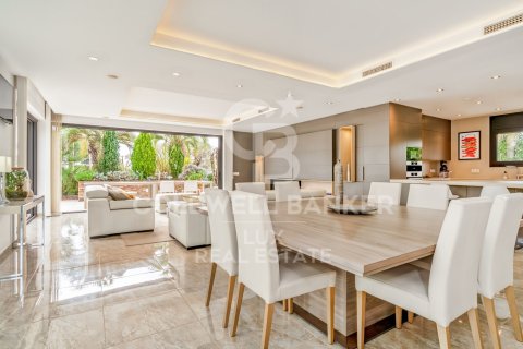 Villa for sale in Roses, Girona, Spain 9 bedrooms, 1084 sq.m. No. 156946 - photo 6