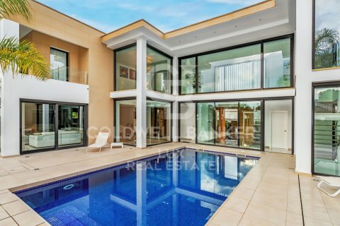 Villa for sale in Roses, Girona, Spain 9 bedrooms, 1084 sq.m. No. 156946 - photo 2
