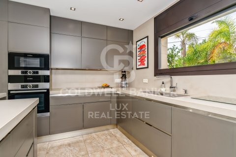 Villa for sale in Roses, Girona, Spain 9 bedrooms, 1084 sq.m. No. 156946 - photo 9
