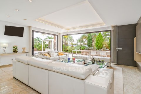 Villa for sale in Roses, Girona, Spain 9 bedrooms, 1084 sq.m. No. 156946 - photo 7