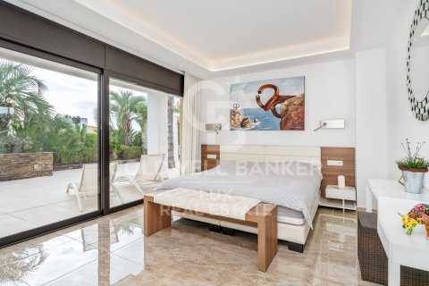 Villa for sale in Roses, Girona, Spain 9 bedrooms, 1084 sq.m. No. 156946 - photo 14