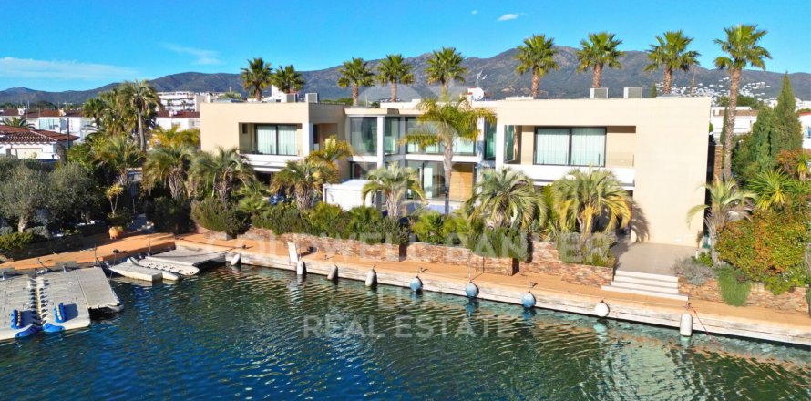 Villa a Roses, Girona, Spagna 9 camere da letto, 1084 mq. N° 156946