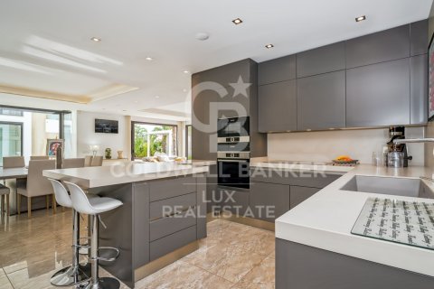 Villa for sale in Roses, Girona, Spain 9 bedrooms, 1084 sq.m. No. 156946 - photo 8