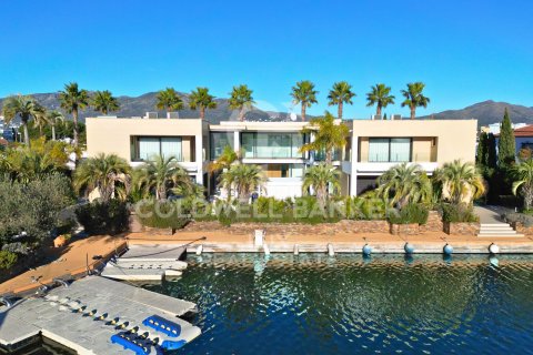 Villa for sale in Roses, Girona, Spain 9 bedrooms, 1084 sq.m. No. 156946 - photo 5
