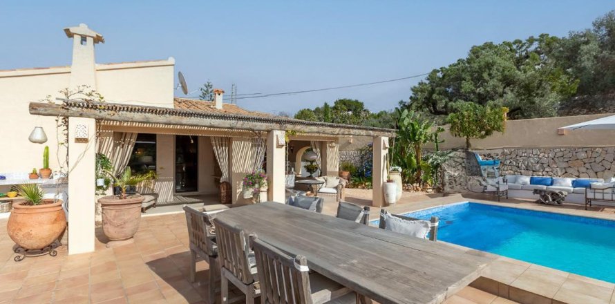 Villa in Moraira, Alicante, Spain 2 bedrooms, 167 sq.m. No. 149003